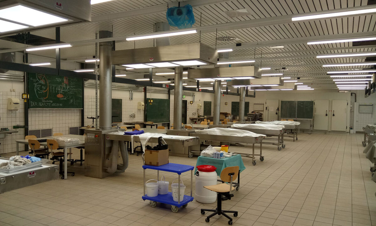 Dissecting room fully equipped with MEDIS anatomy technology system incl. fresh air supply unit with LED-illumination, sink and mobile student dissecting table with donor-bodies. Extraction of formaldehyde fumes through ceiling. Loading / unloading of bodies automatically.